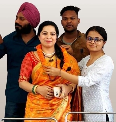 देहरादून : युवा कांग्रेस की राष्ट्रीय प्रवक्ता आरुषि सुंदरियाल ने निर्दलीय मेयर प्रत्याशी के रूप में किया नामांकन..