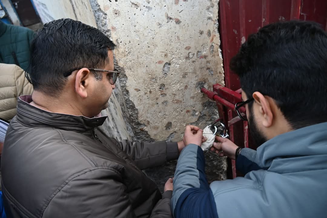 जिला प्रशासन की तड़के ही बड़ी कार्यवाही नियम विरूद्ध संचालित गैस गोदाम किया सील