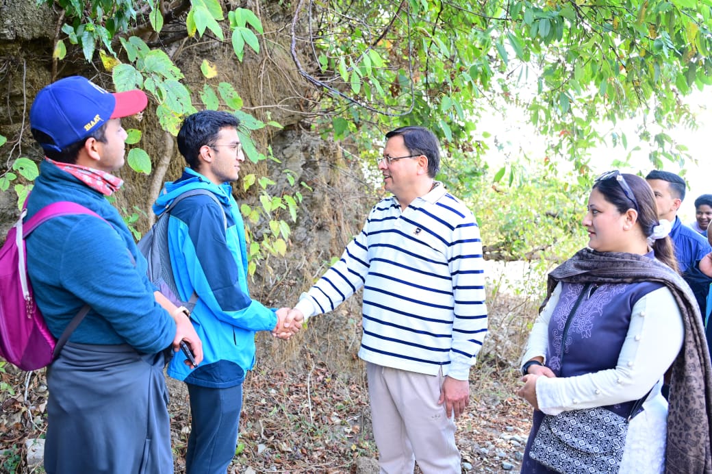 सीएम धामी ने किया देहरादून- मसूरी ट्रैक मार्ग का पैदल निरीक्षण..