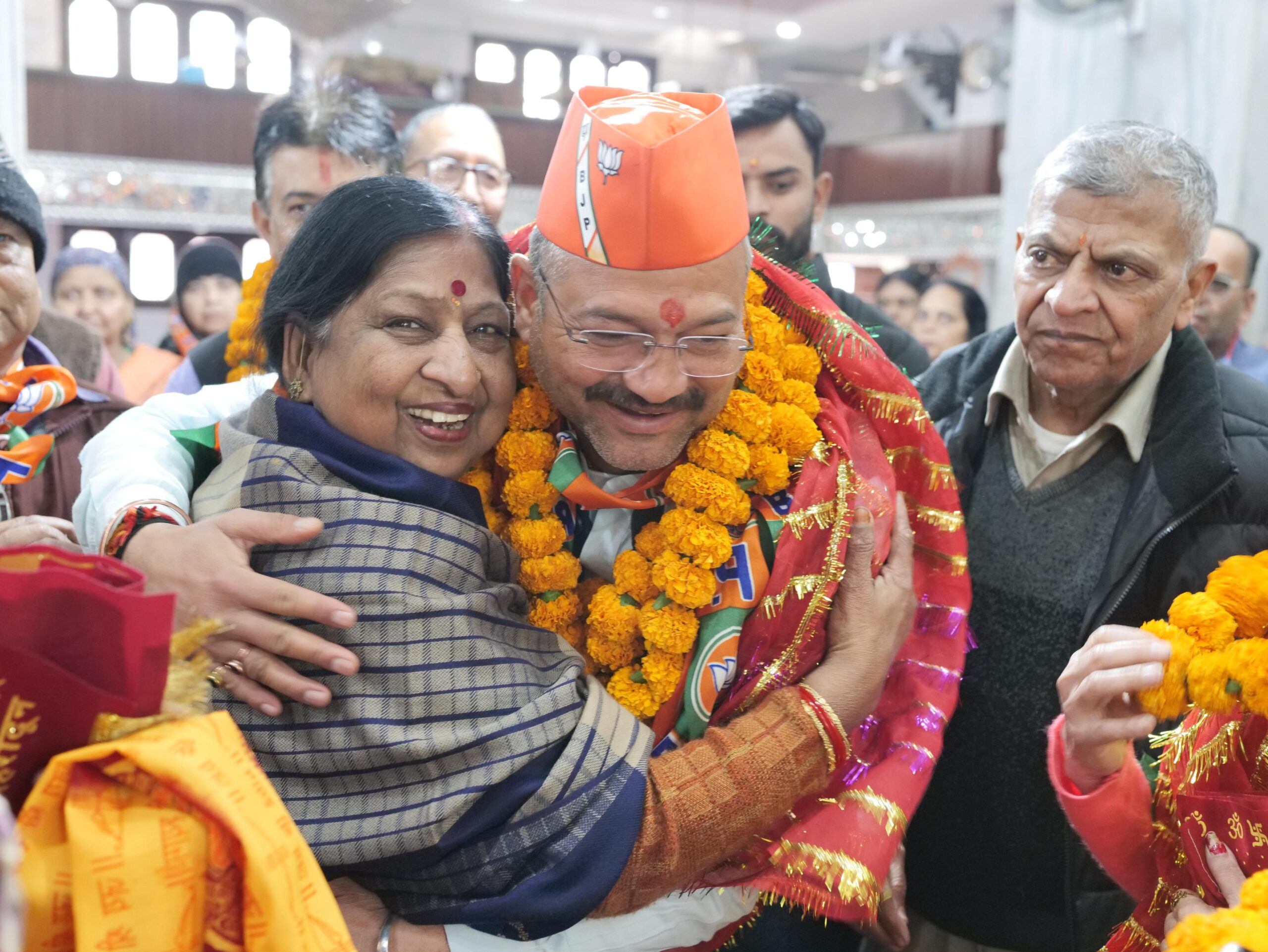 सादगी व व्यवहार से दिलों को छू रहे है सौरभ