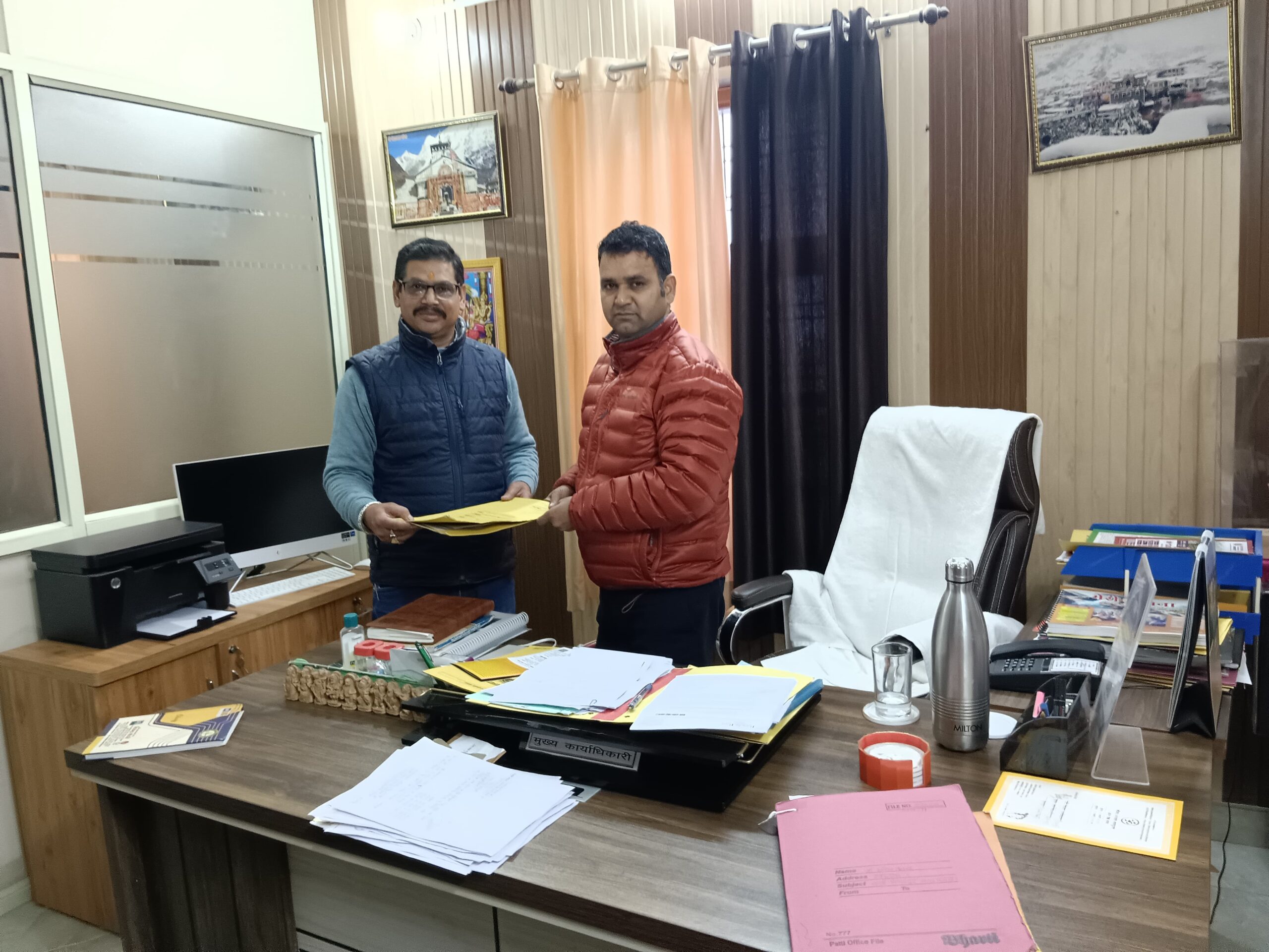 श्री बदरीनाथ – केदारनाथ मंदिर समिति कर्मचारी संघ ने बीकेटीसी मुख्य कार्याधिकारी विजय प्रसाद थपलियाल से भेंट की
