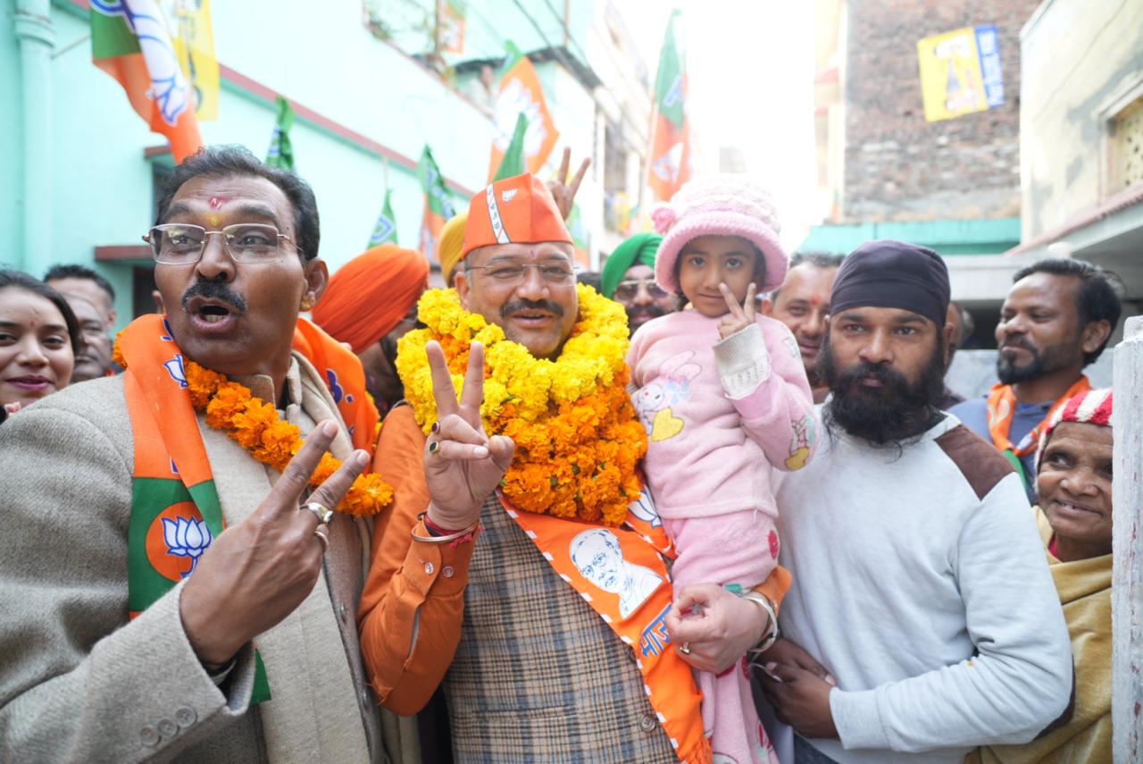 महापौर प्रत्याशी सौरभ थपलियाल के नेतृत्व में भाजपा का जनसंपर्क अभियान, जनता से किया विकास का वादा