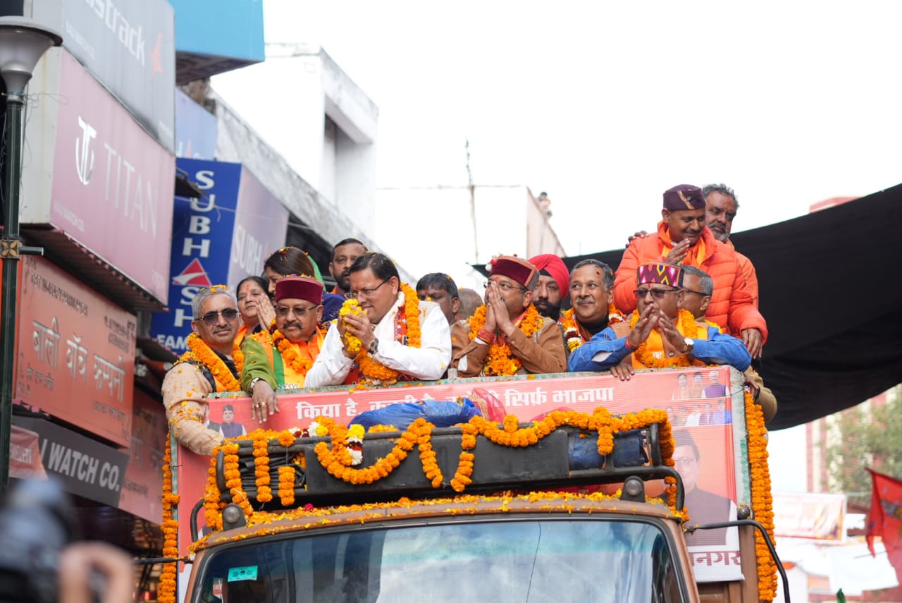देहरादून : भाजपा मेयर प्रत्याशी सौरभ थपलियाल के रोड शो में उतरा जन सैलाब