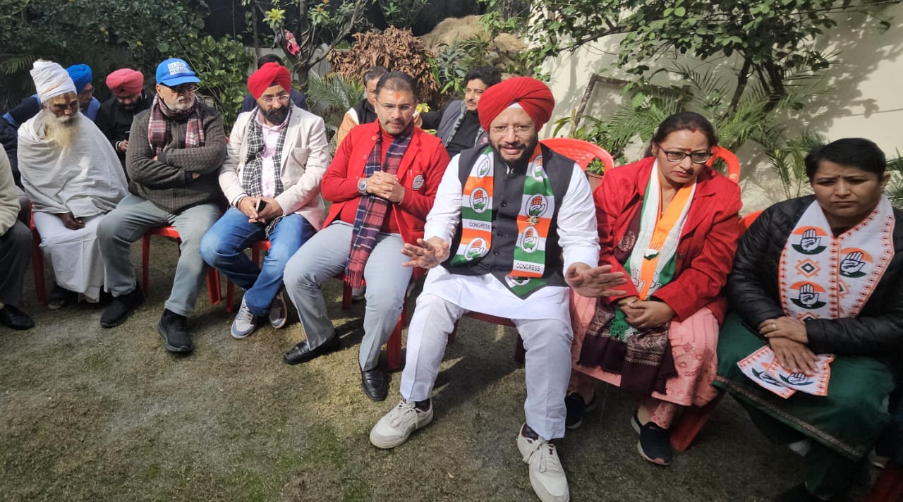 देहरादून : कांग्रेस के राष्ट्रीय महासचिव गुरदीप सिंह सप्पल ने विभिन्न वार्डों में किया ” जन संवाद “