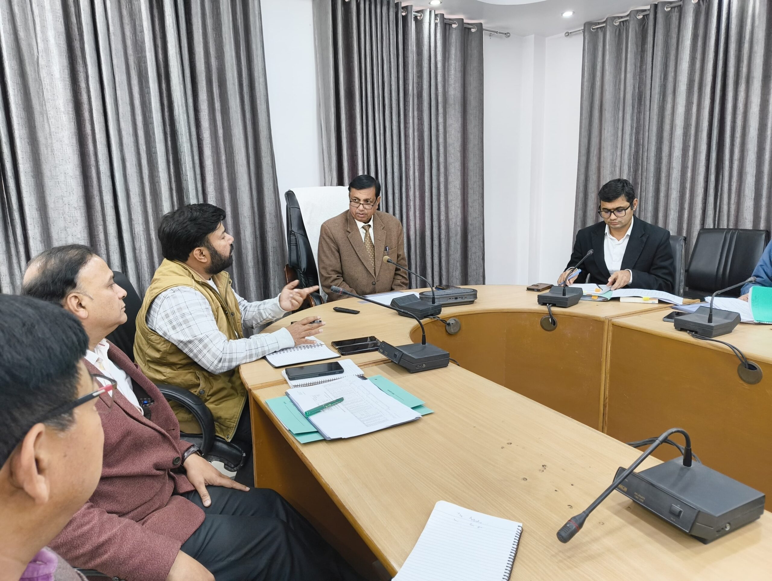 राज्य निर्वाचन आयुक्त सुशील कुमार ने नागर स्थानीय निकाय सामान्य निर्वाचन 2024-25 के लिए मतदान एवं मतगणना की तैयारियों की समीक्षा की