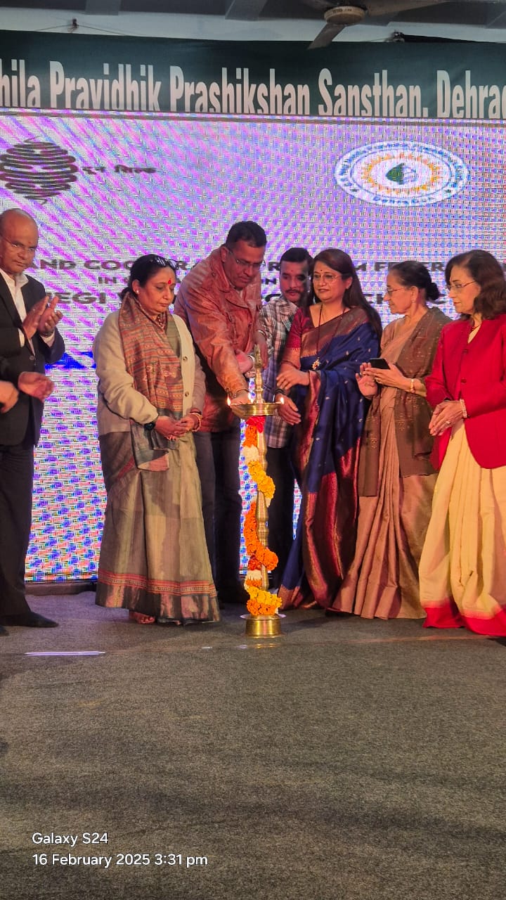 “रिवायत ए रेशम” फैशन शो का भव्य आयोजन, उत्तराखण्ड कोऑपरेटिव रेशम फेडरेशन के सहयोग से हुआ कार्यक्रम