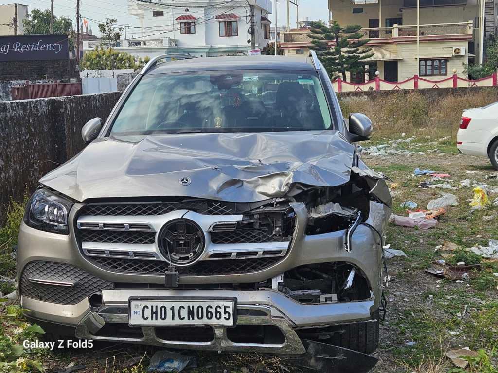 Dehradun Accident : दून पुलिस की तेज़ कार्रवाई: देर रात हादसे में 4 की मौत का कारण बनी मर्सिडीज़ कार बरामद