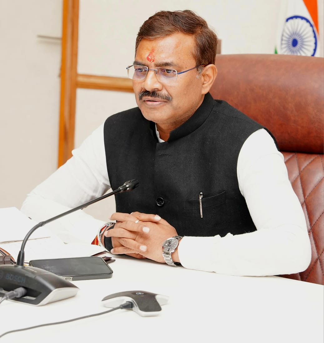 मुख्य सचिव आनन्द बर्द्धन ने विभागों को बजट प्रावधान के अनुरूप राजस्व बढ़ाने के निर्देश दिए