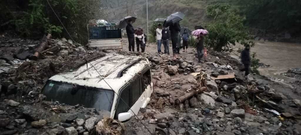 BREAKING NEWS: थराली में आसमानी आफत का कहर, भारी बारिश से मची तबाही