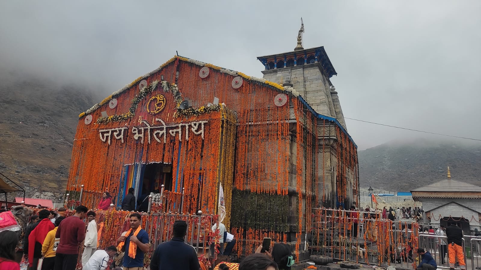बदरीनाथ और केदारनाथ धाम की ऑनलाइन पूजा बुकिंग शुरू, पहले ही दिन 93 पूजाएं आरक्षित।
