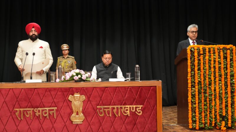 राज्यपाल ने मुख्य सूचना आयुक्त और दो राज्य सूचना आयुक्त को शपथ दिलाई।