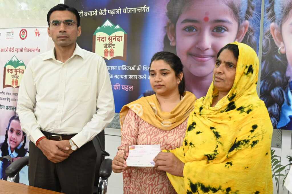 नौकरी को भटक रही दिव्यांग कम्प्यूटर स्पेशलिस्ट गुरिंदर को मिला डीएम का सहारा, मिली कम्प्यूटर प्रोग्रामर नौकरी