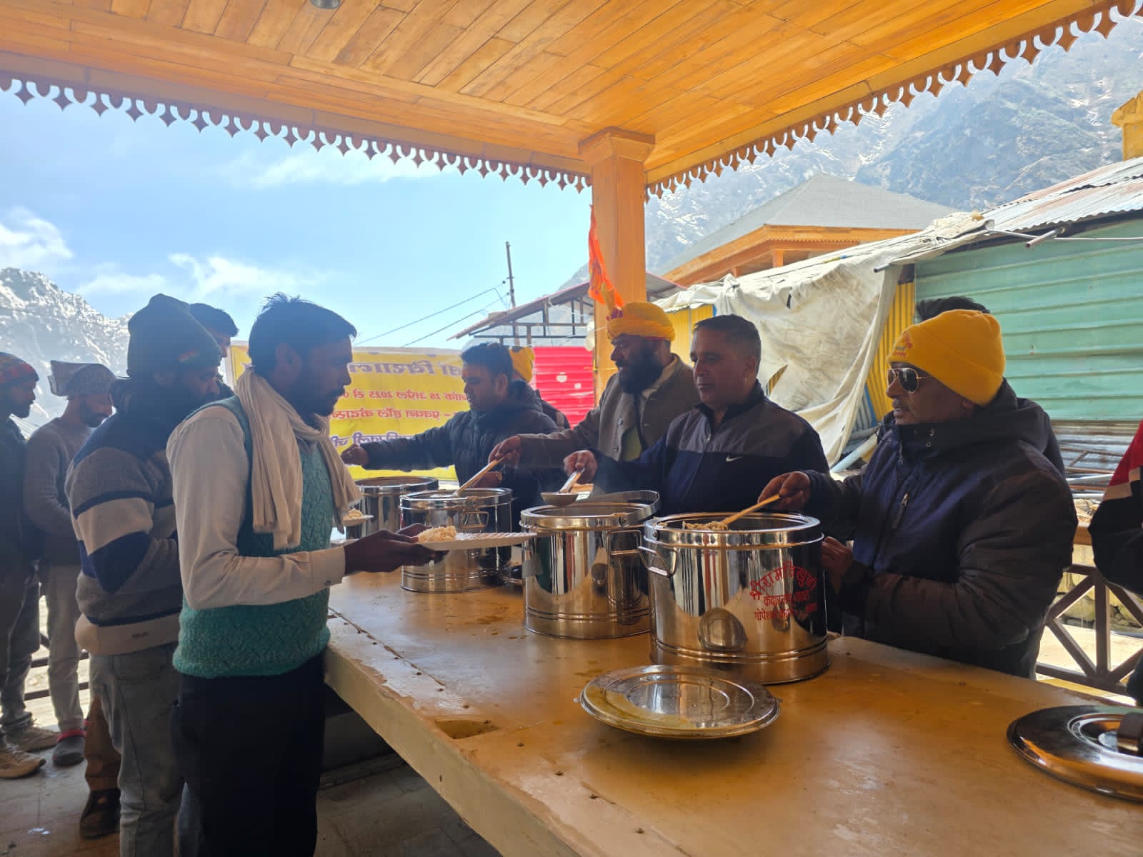 उत्तराखंड चारधाम यात्रा 2025: केदारनाथ धाम में कपाटोद्घाटन से पूर्व श्रद्धालुओं के लिए भंडारे की शुरूआत, हजारों ने किया प्रसाद ग्रहण