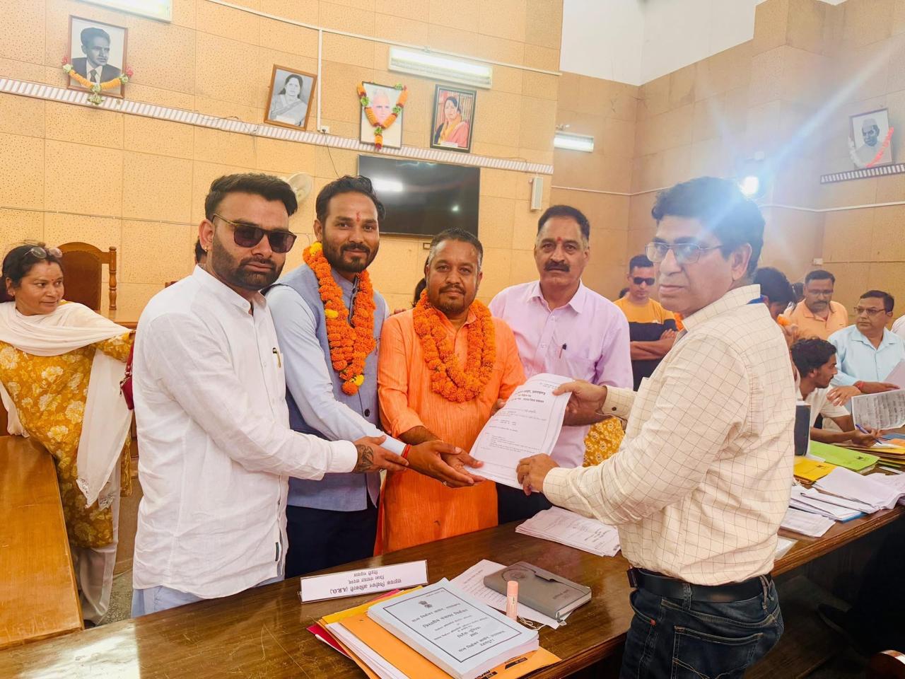 उत्तराखंड त्रिस्तरीय पंचायत चुनाव: एडवोकेट प्रभात बिष्ट ने जामटी सीट से भरा नामांकन