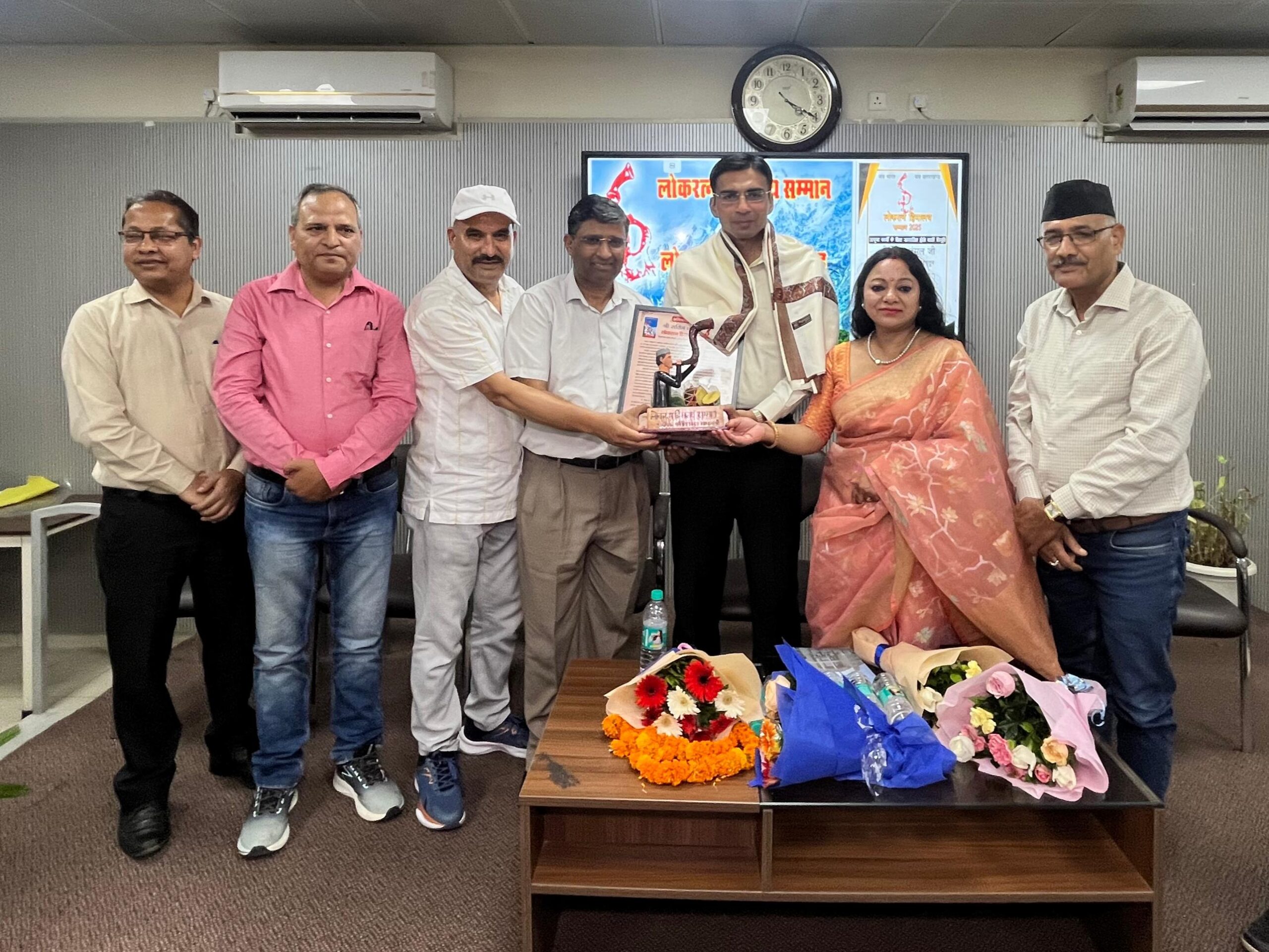 जिलाधिकारी सविन बंसल को लोकरत्न हिमालय सम्मान से नवाजा गया