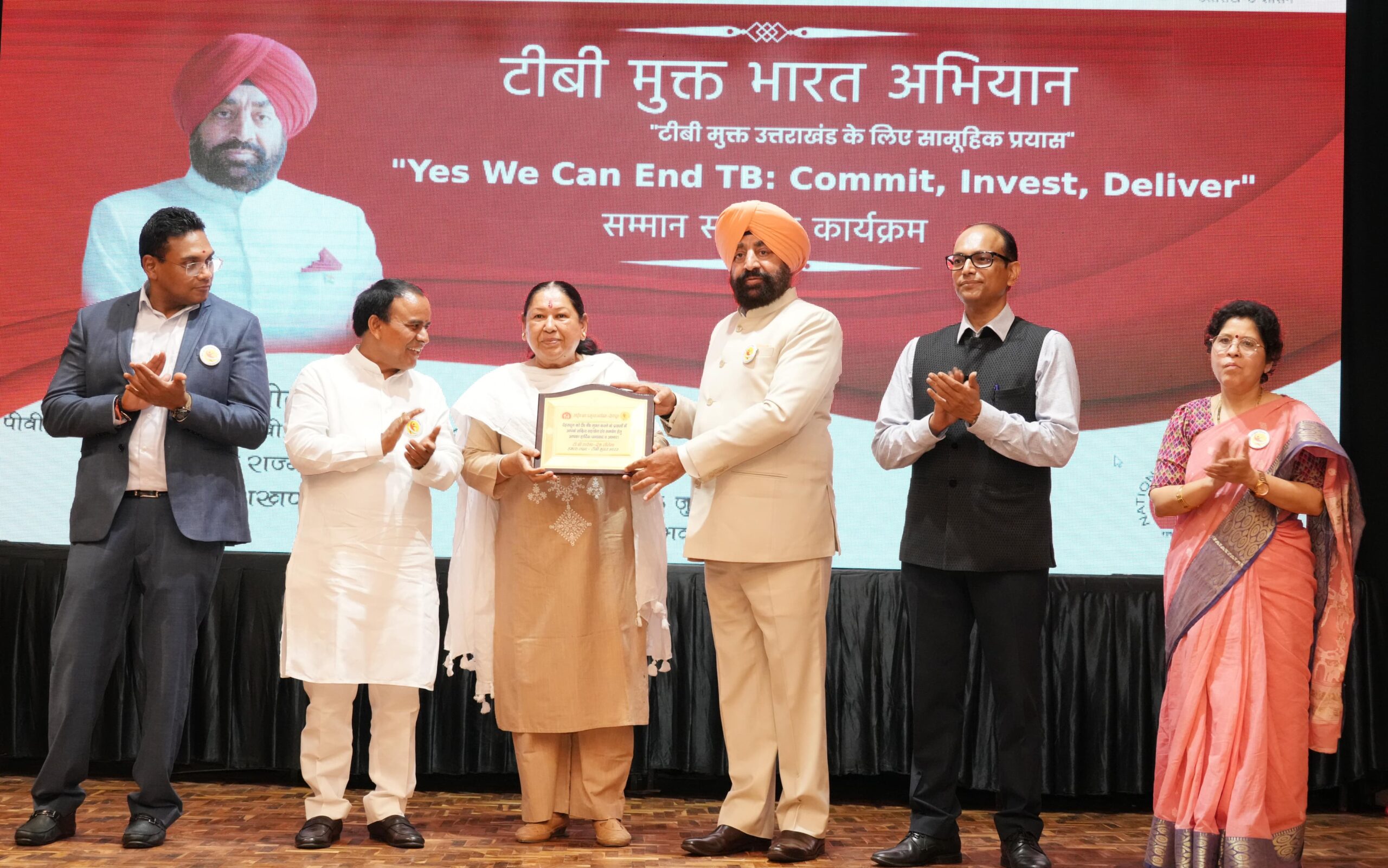 टीबी मुक्त भारत अभियान में उत्कृष्ट योगदान देने वालों को राज्यपाल ने किया सम्मानित