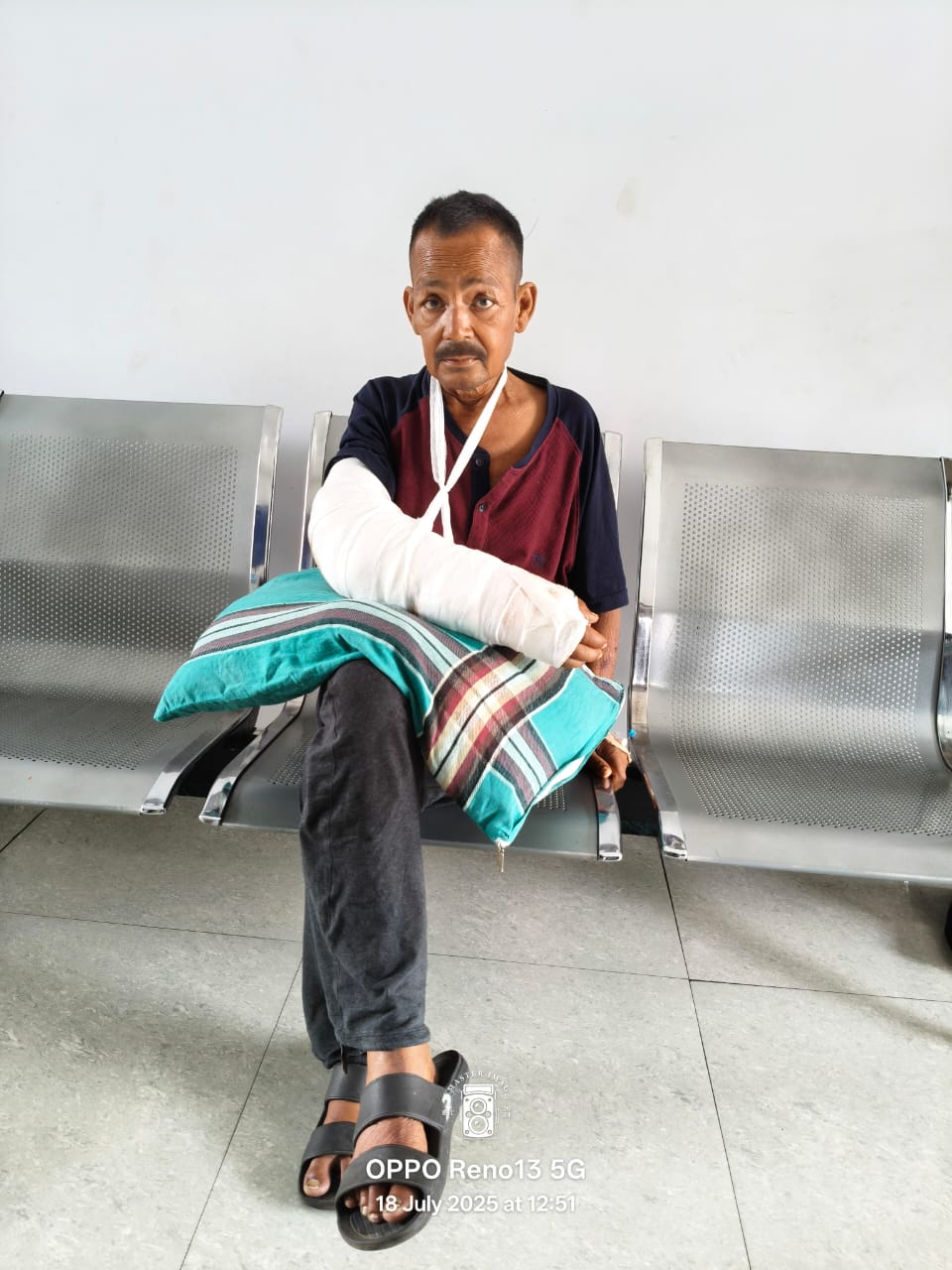 दून अस्पताल से रेफर हुए असहाय राजू का हेल्पिंग हैंड्स हॉस्पिटल में हुआ सफल ऑपरेशन, डीएम की संवेदनशील पहल बनी सहारा