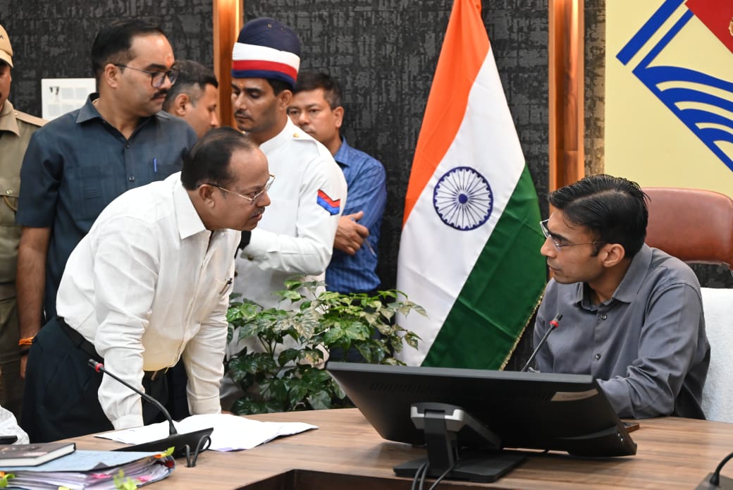 भारी बारिश के बीच जनता दर्शन में 100 से अधिक शिकायतें दर्ज, डीएम सविन बंसल ने दिए त्वरित समाधान के निर्देश