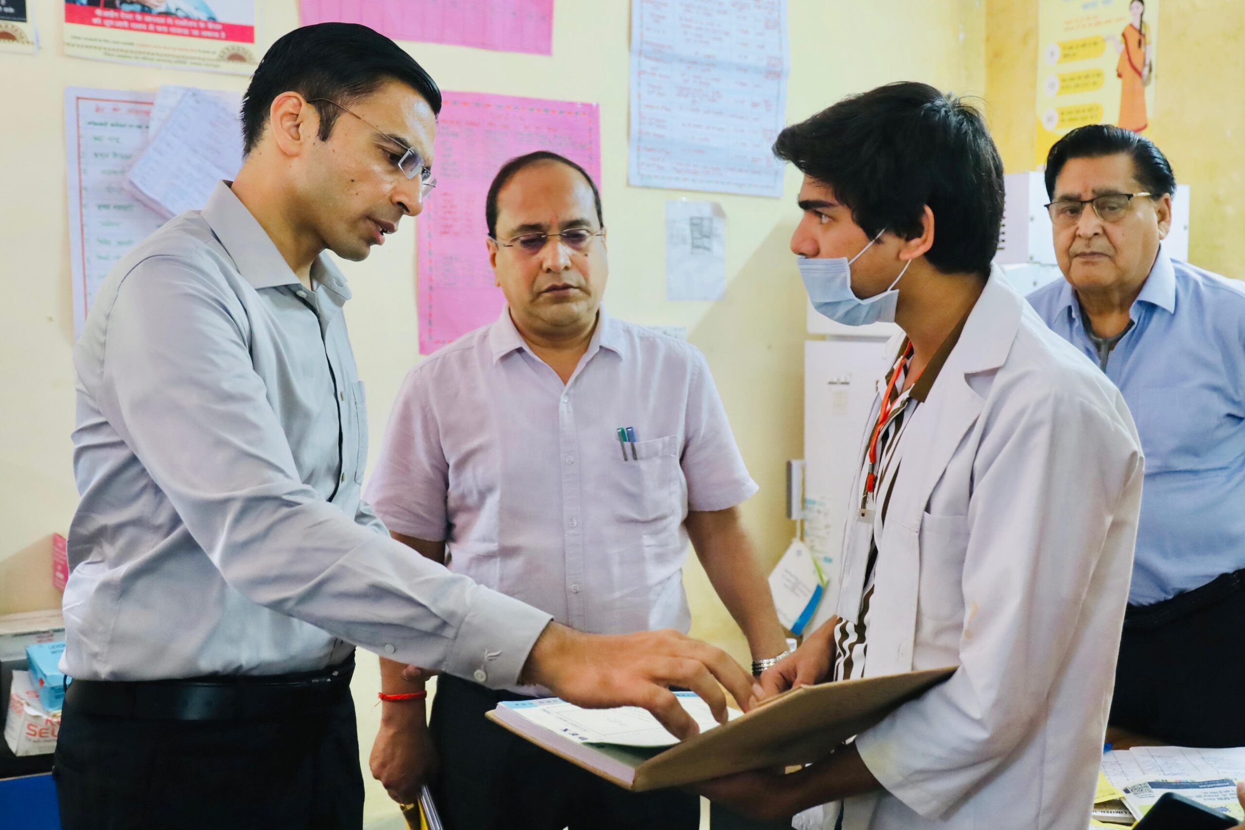 पीपीपी मोड पर संचालित 12 शहरी अस्पतालों में अव्यवस्था; डीएम के औचक निरीक्षण में खुली पोल, अनुबंध निरस्त करने की संस्तुति
