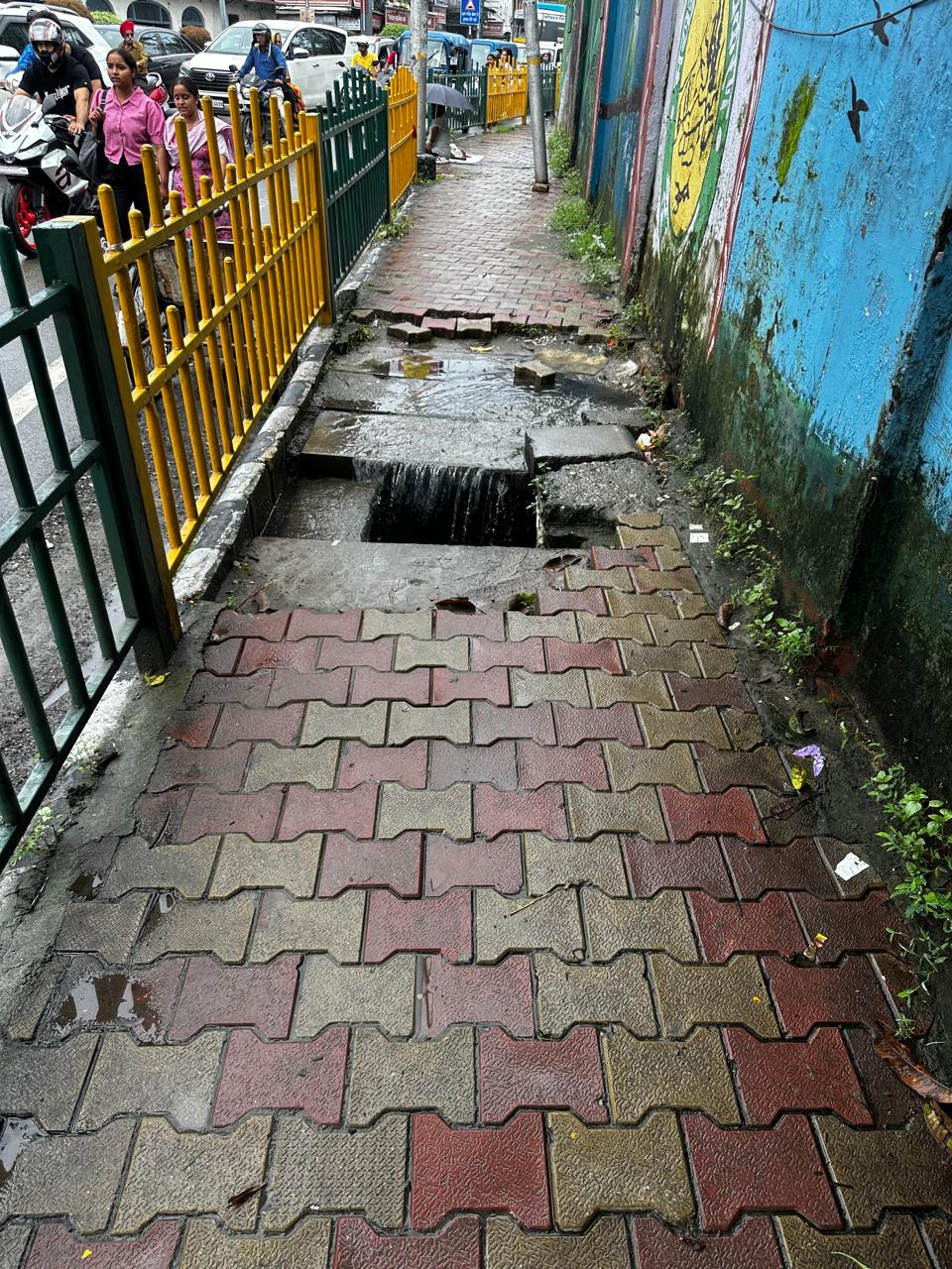 सप्ताह में एक दिन पब्लिक ट्रांसपोर्ट से कार्यालय आने की पहल, आरटीओ देहरादून ने किया सड़क सुरक्षा और ट्रैफिक व्यवस्था का निरीक्षण