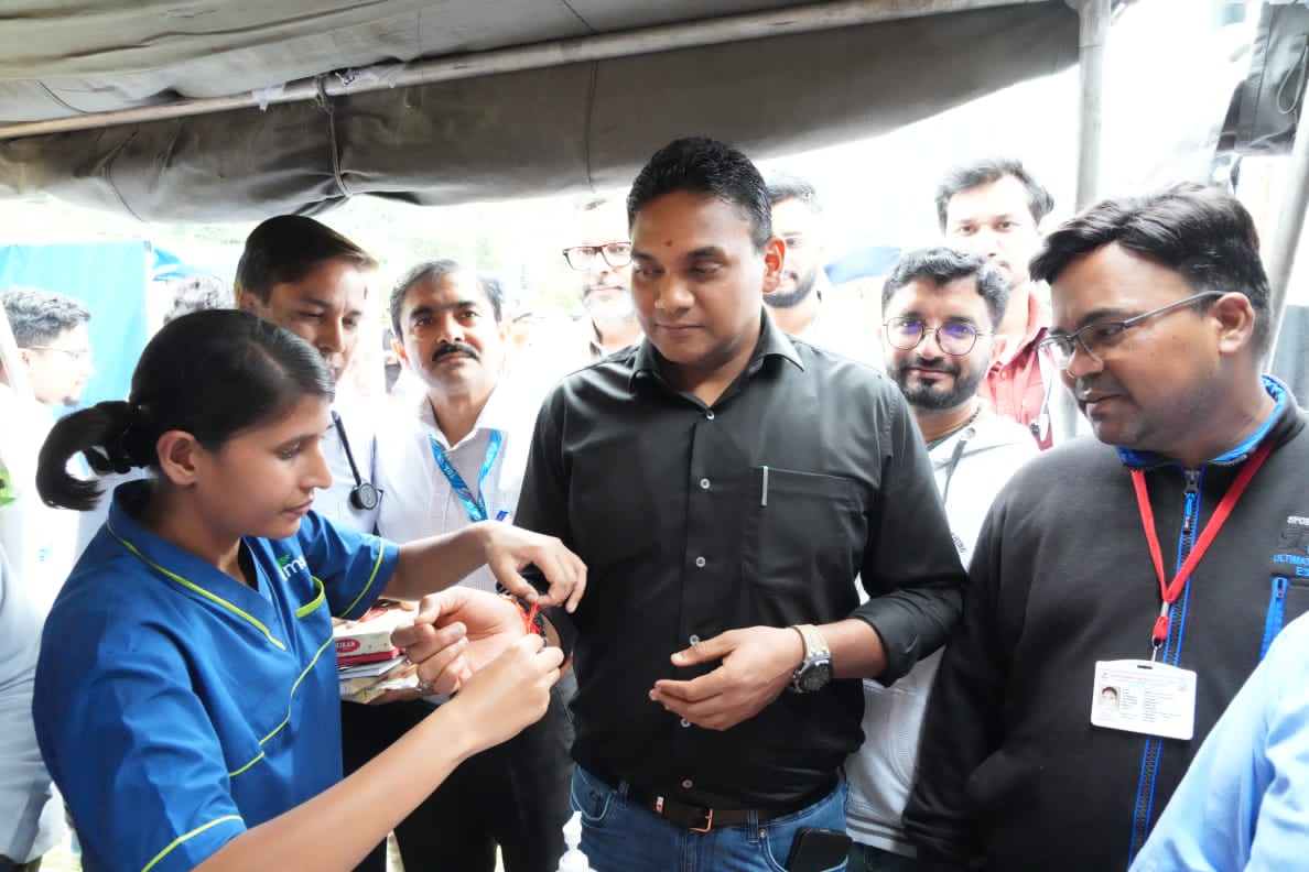 मुख्यमंत्री के निर्देश पर ग्राउंड जीरो पहुंचे स्वास्थ्य सचिव, धराली में आपदा प्रभावित इलाकों में राहत और बचाव कार्यों का किया निरीक्षण