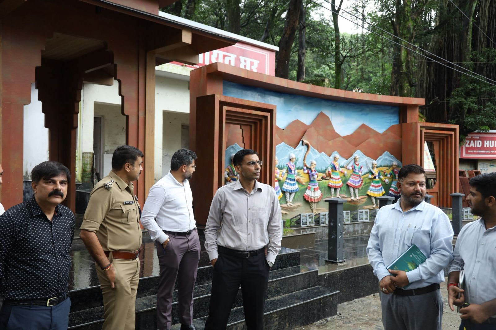 देहरादून: तीन माह में चार चौराहों का हुआ भव्य कायाकल्प, पहाड़ी शैली में सौंदर्यीकरण