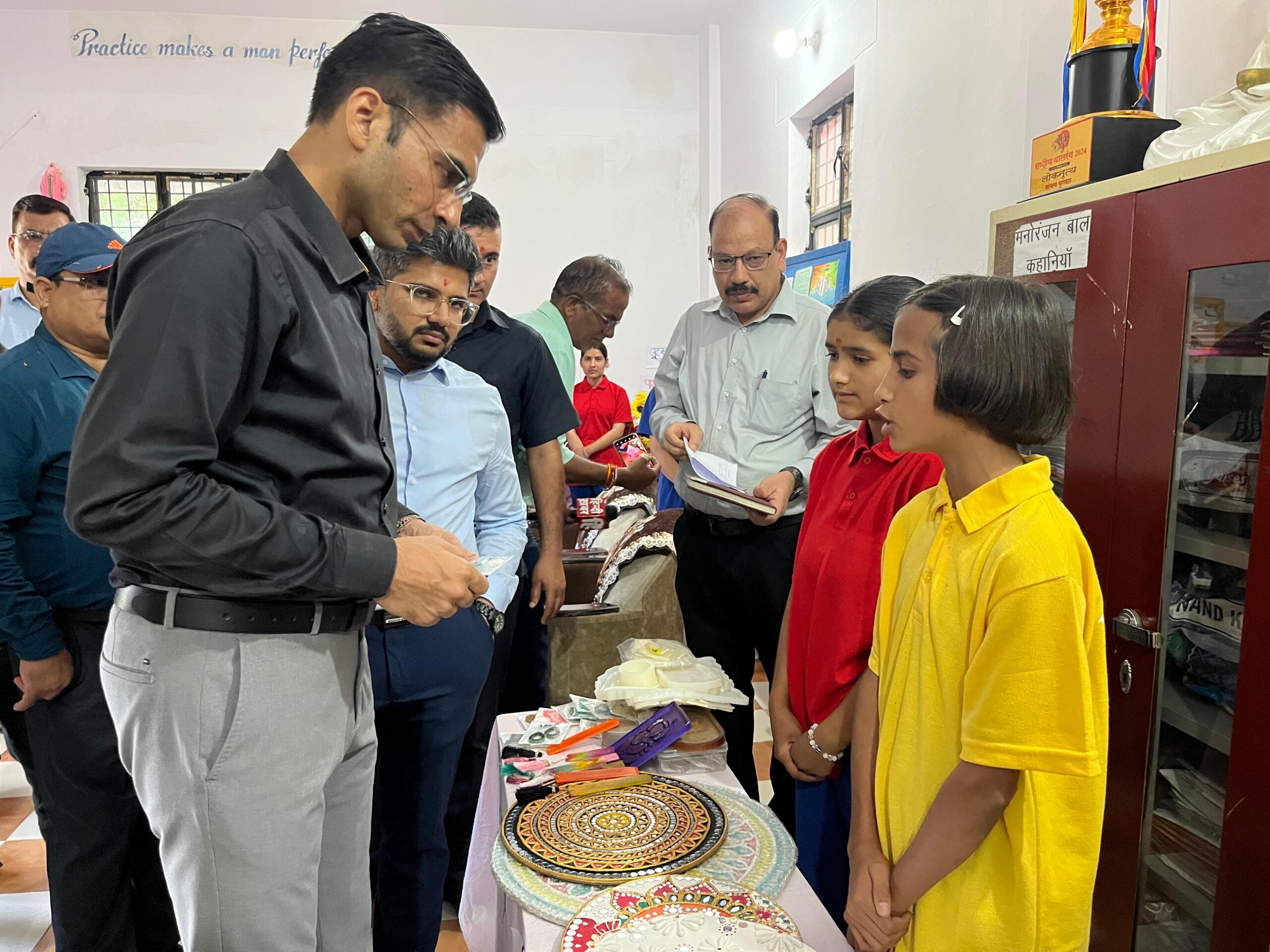 सीएम की प्रेरणा से डीएम सविन बंसल का ‘प्रोजेक्ट उत्कर्ष’ बना हिट, सरकारी स्कूलों में दिखने लगा असर