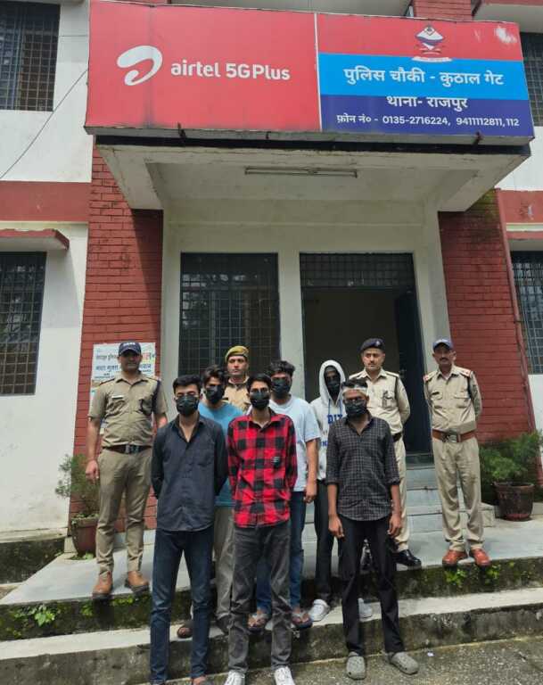 सार्वजनिक स्थान पर हुड़दंग करना पड़ा भारी, दून पुलिस ने उतारी सारी खुमारी