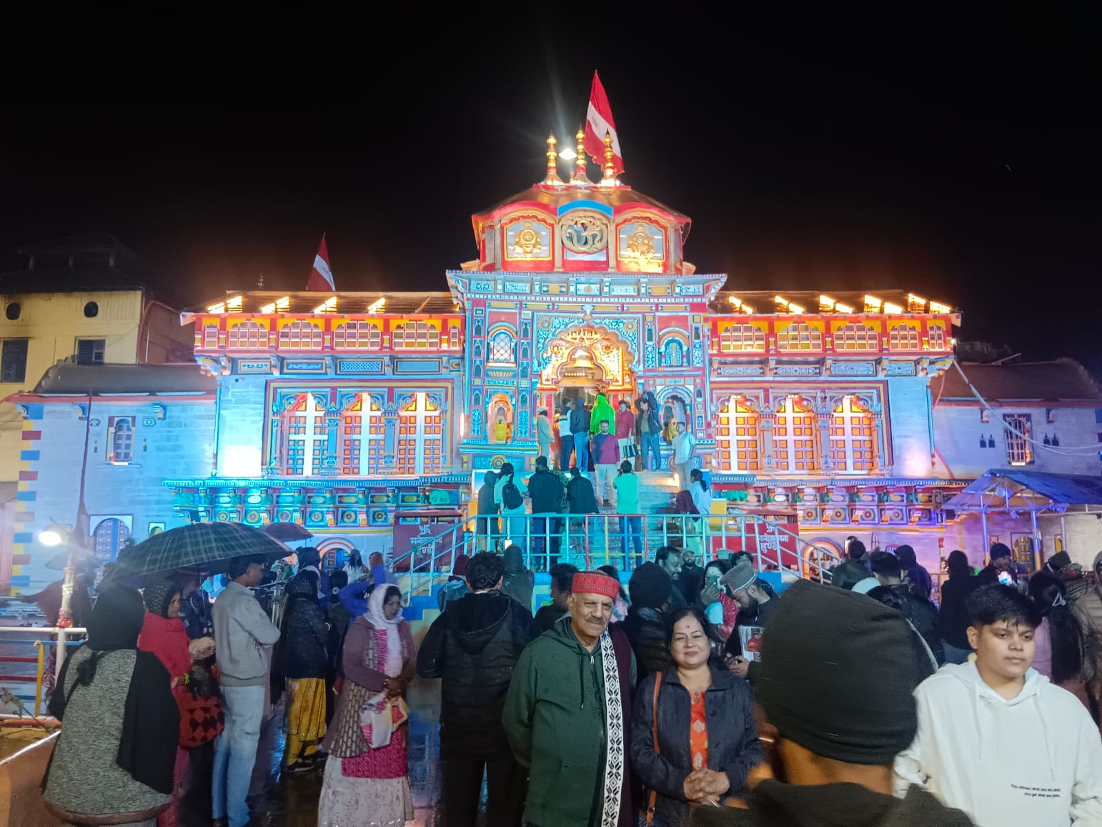 बदरीनाथ धाम और केदारनाथ धाम में देर शाम मौसम हुआ ठंडा