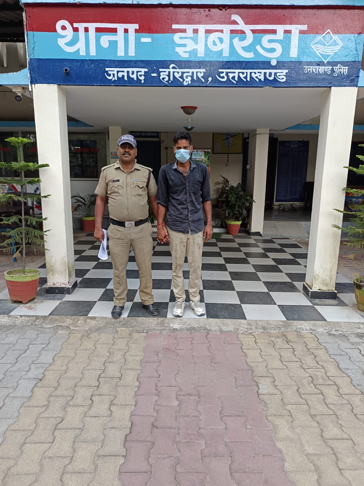थाना झबरेड़ा पुलिस की सतर्कता, पानी की टंकी पर चढ़कर कूदने की धमकी देने वाला व्यक्ति पकड़ा गया