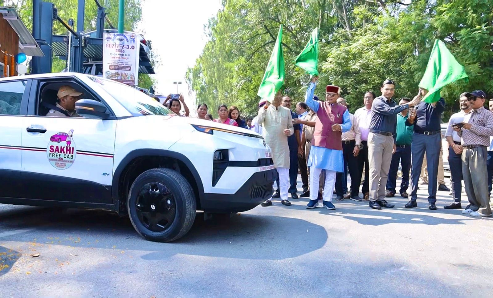 देहरादून में महिला सशक्तिकरण की नई मिसाल — जिला प्रशासन ने लॉन्च की “फ्री सखी कैब” सुविधा, जल्द जुड़ेंगे 6 और ईवी वाहन
