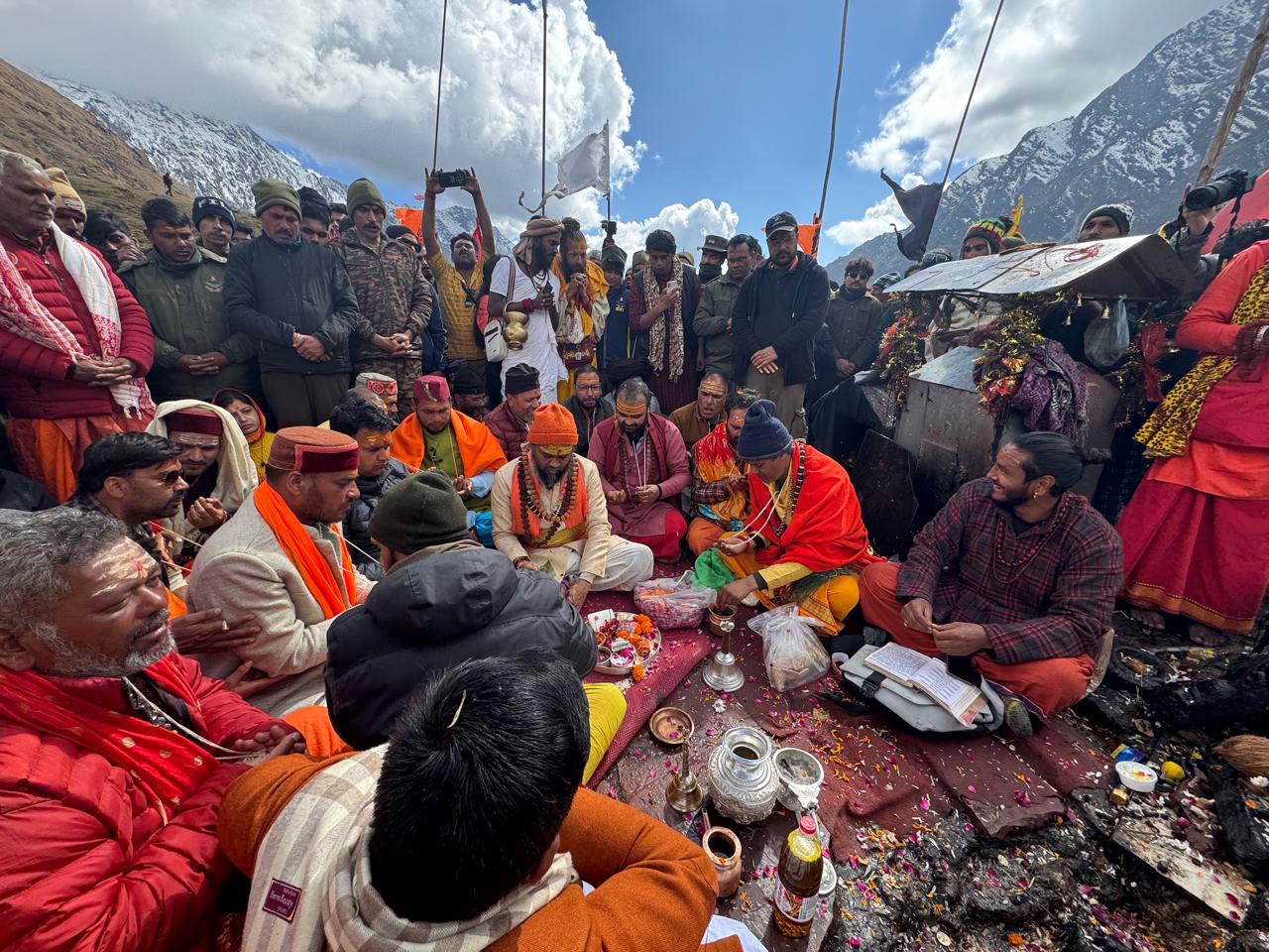 भकुंट भैरवनाथ जी के कपाट शीतकाल हेतु विधिवत पूजा-अर्चना के बाद बंद हुए