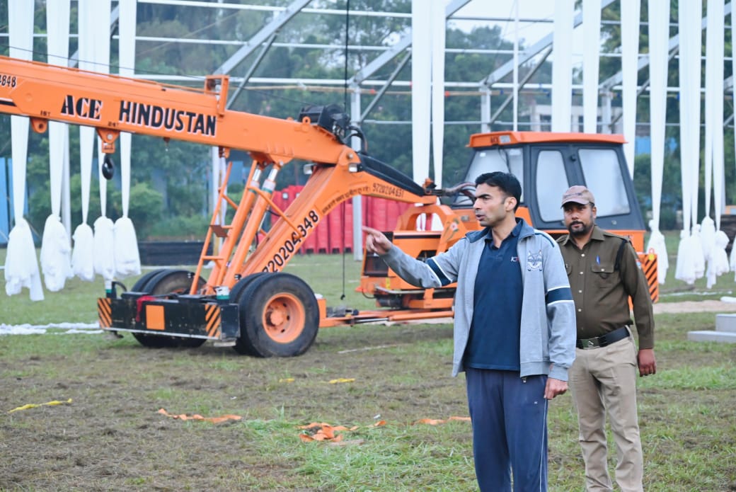 डीएम सविन बंसल तड़के पहुंचे एफआरआई, प्रधानमंत्री के कार्यक्रम की तैयारियों का लिया जायजा