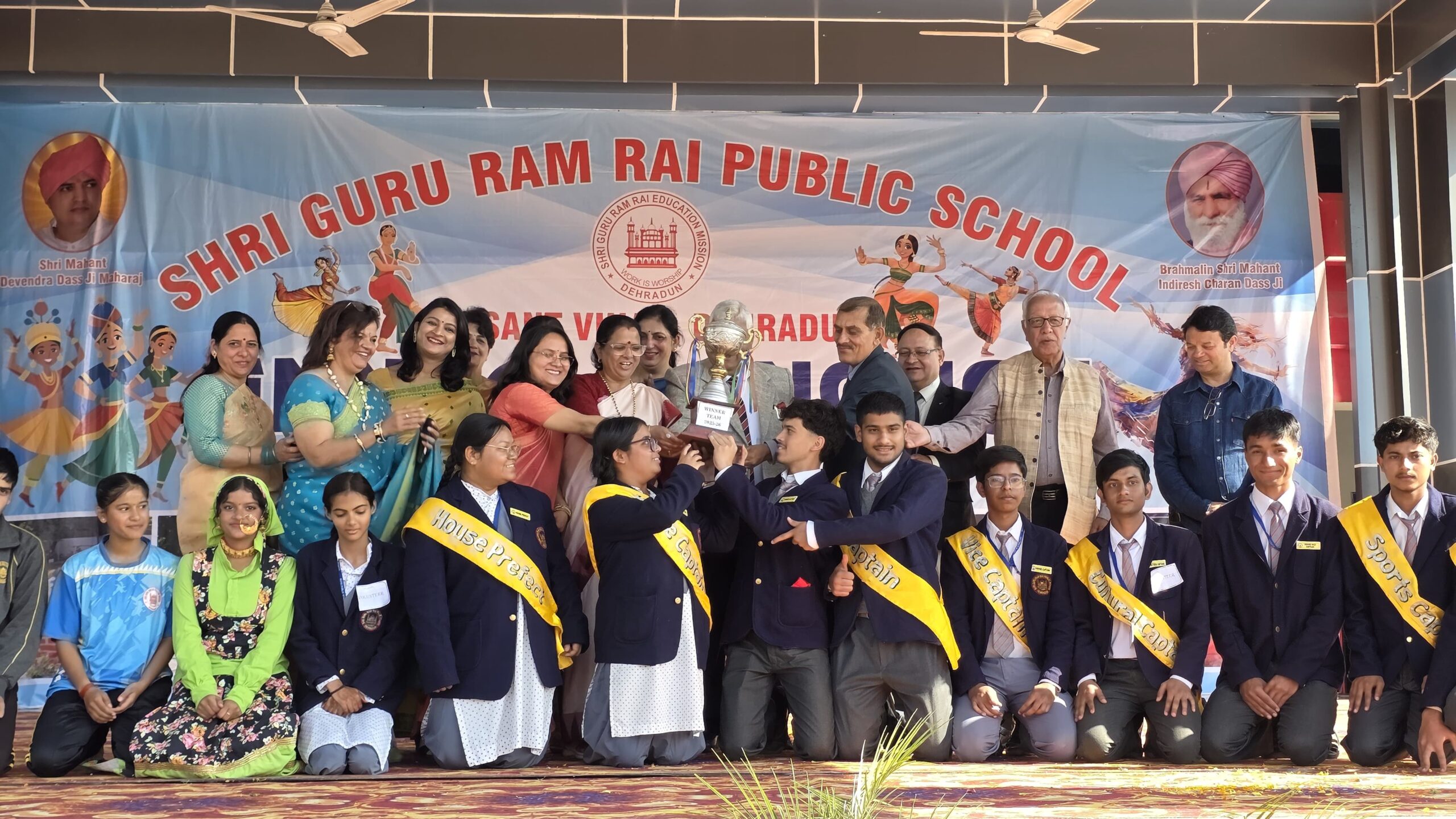 एसजीआरआर पब्लिक स्कूल बसंत विहार का वार्षिकोत्सव धूमधाम से संपन्न