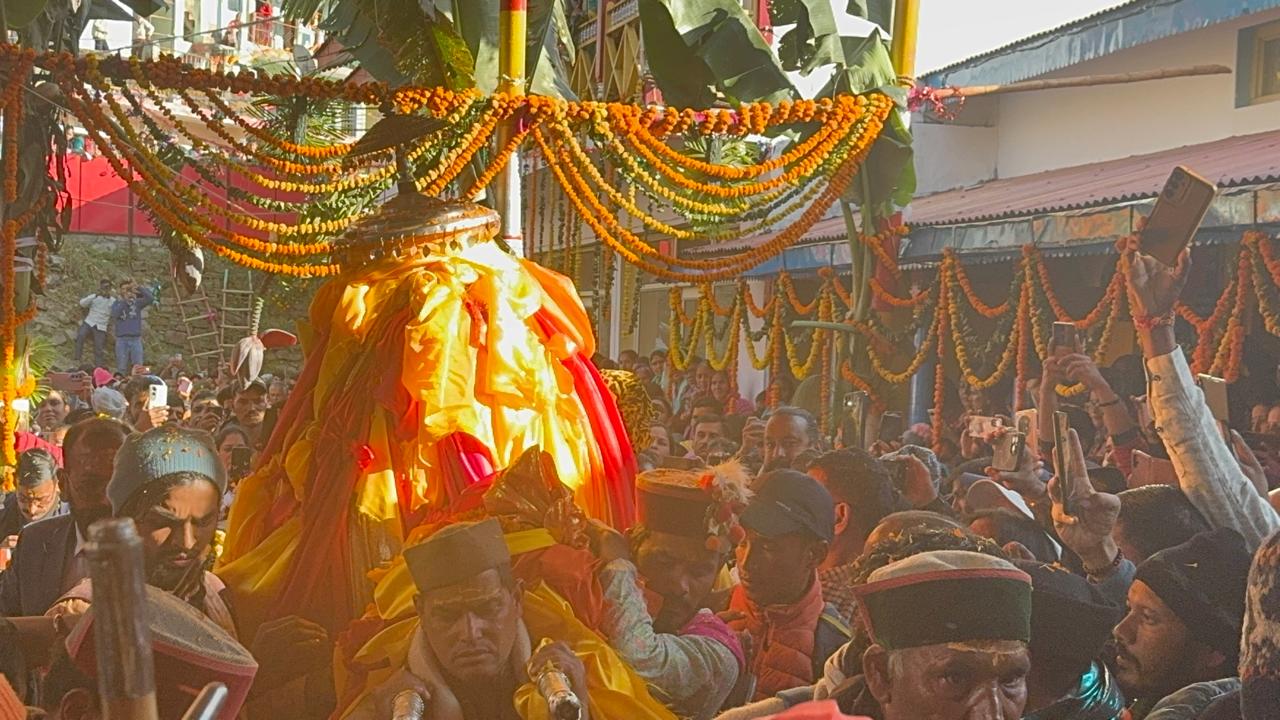 द्वितीय केदार मदमहेश्वर जी की उत्सव डोली शीतकालीन गद्दीस्थल ओंकारेश्वर मंदिर उखीमठ में पहुंची, भव्य स्वागत