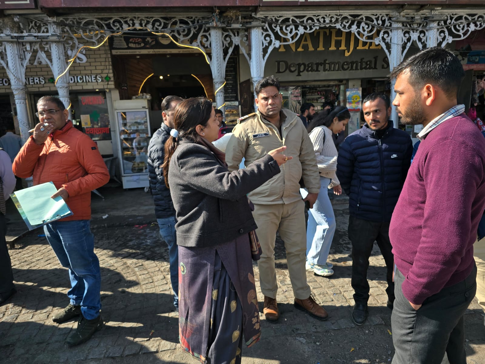 देहरादून: मसूरी में रेंट-ए-मोटरसाइकिल संचालकों पर कार्रवाई, 25 वाहन सीज़ और 80 चालान