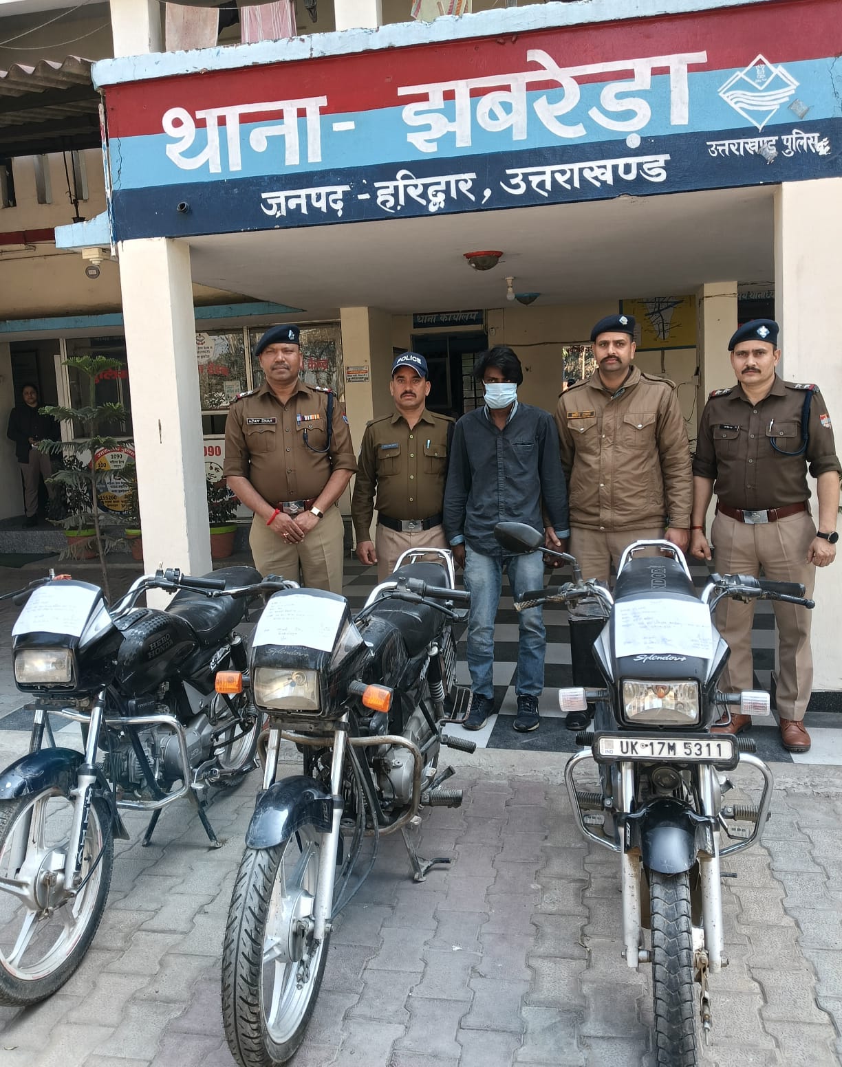 चैकिंग के दौरान धरा “दीपक”, निशांदेही पर चुराई गई 03 मोटर साइकिलें हुई बरामद.