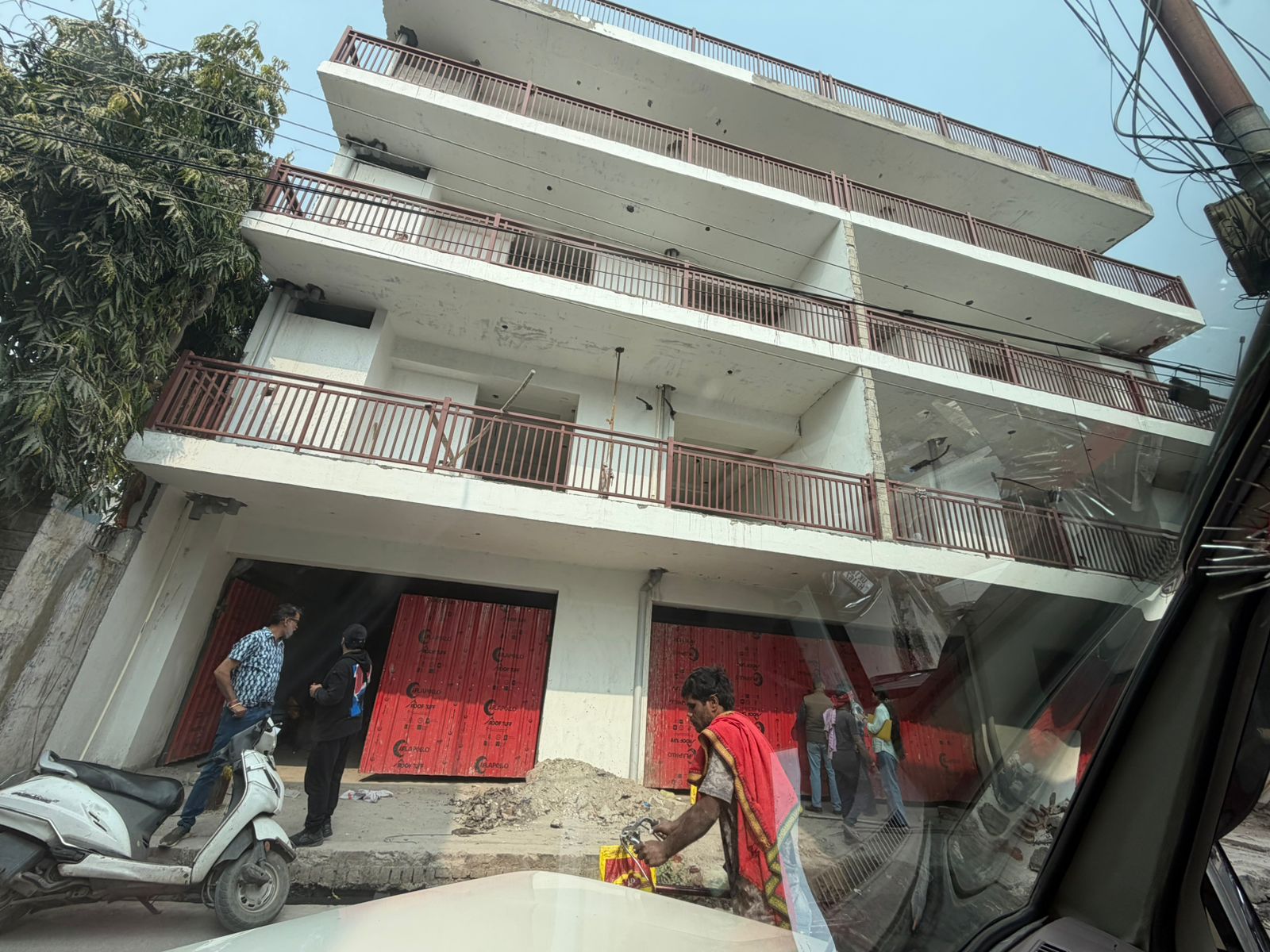 ऋषिकेश में अवैध बहुमंजिला निर्माण पर एमडीडीए की बड़ी कार्रवाई, मनीराम मार्ग का भवन सील.