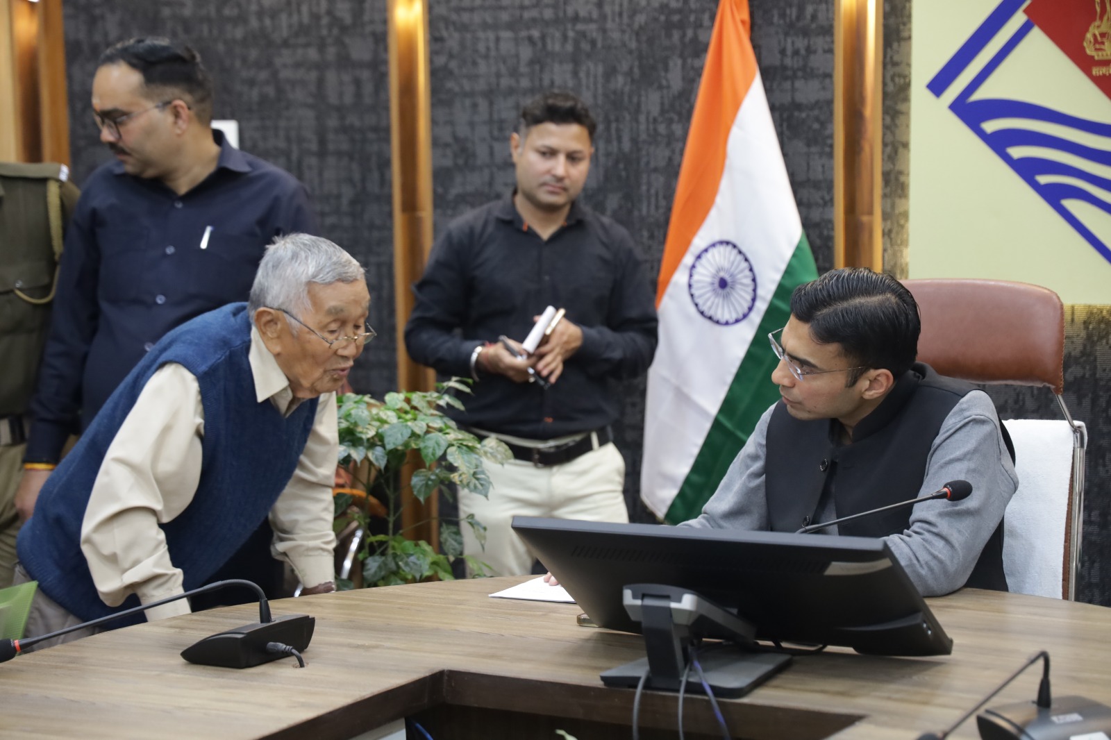 फीस जमा न होने पर स्कूल ने किया परीक्षा से बाधित; डीएम ने प्रोजेक्ट नंदा-सुंनदा से दी विदुषी की फीस .