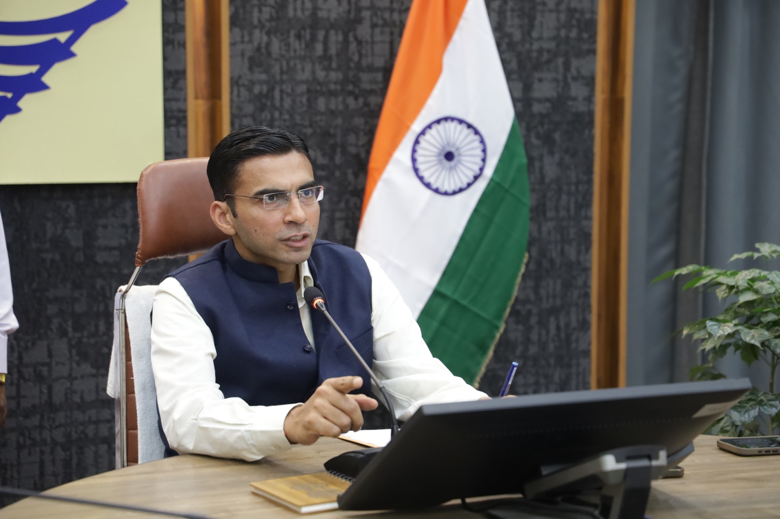 डीएम सविन बंसल का एक्शन: गैस की कालाबाजारी पर लगाम के लिए क्यूआरटी सक्रिय, क्षेत्रवार जांच शुरू.