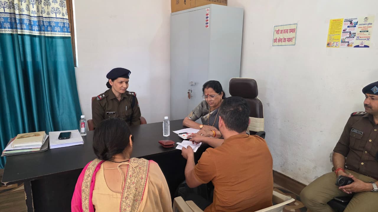महिला आयोग की अध्यक्ष द्वारा कोटद्वार में महिला हेल्प डेस्क एवं साइबर सेल का औचक निरीक्षण