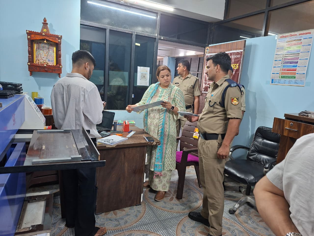 देहरादून: अवैध रूप से नंबर प्लेट बना रही ‘AN एंटरप्राइजेज’ सील, आरटीओ की बड़ी कार्रवाई.