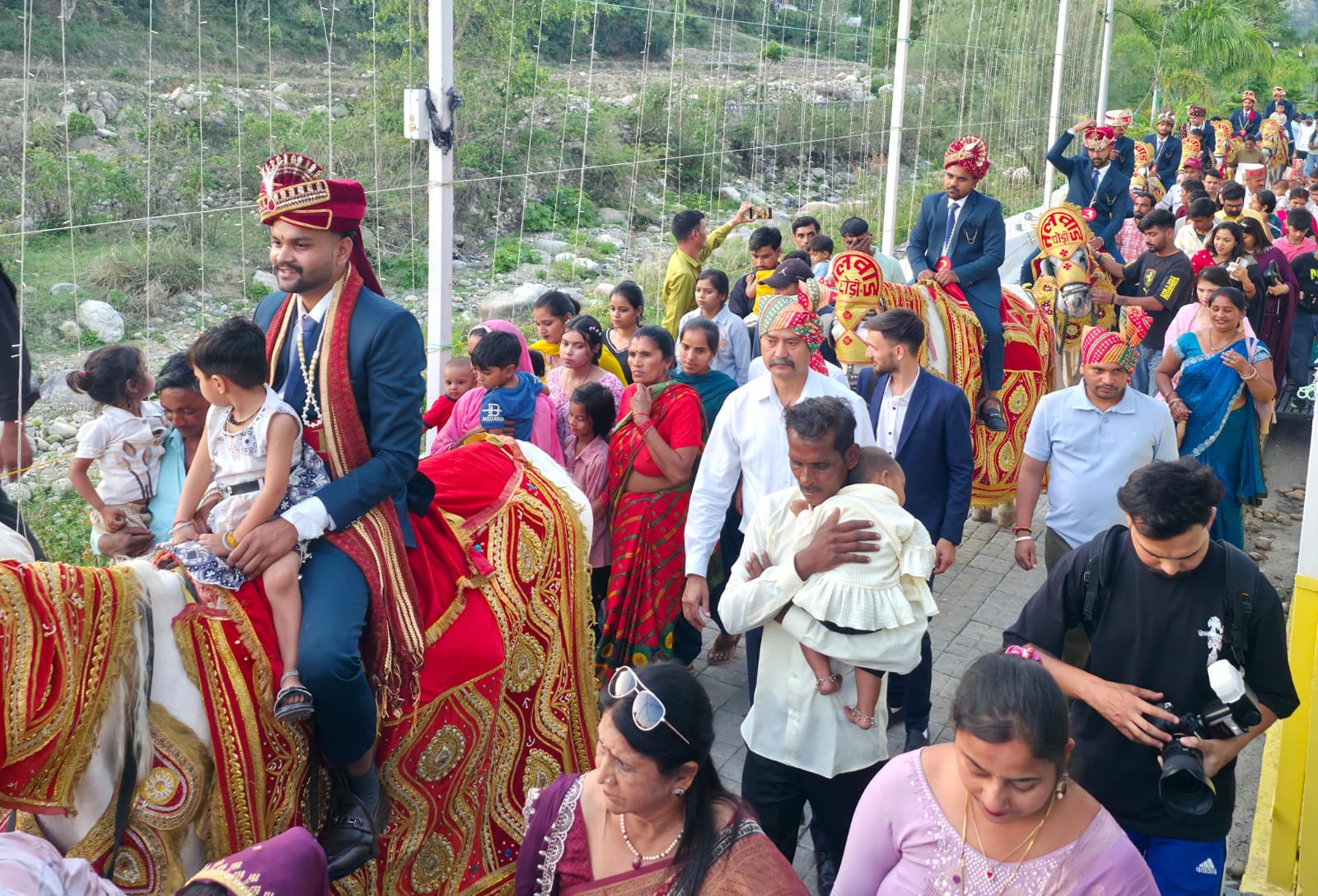 देहरादून: श्री श्री बालाजी सेवा समिति के सानिध्य में 8 जरूरतमंद कन्याओं का विवाह संपन्न.