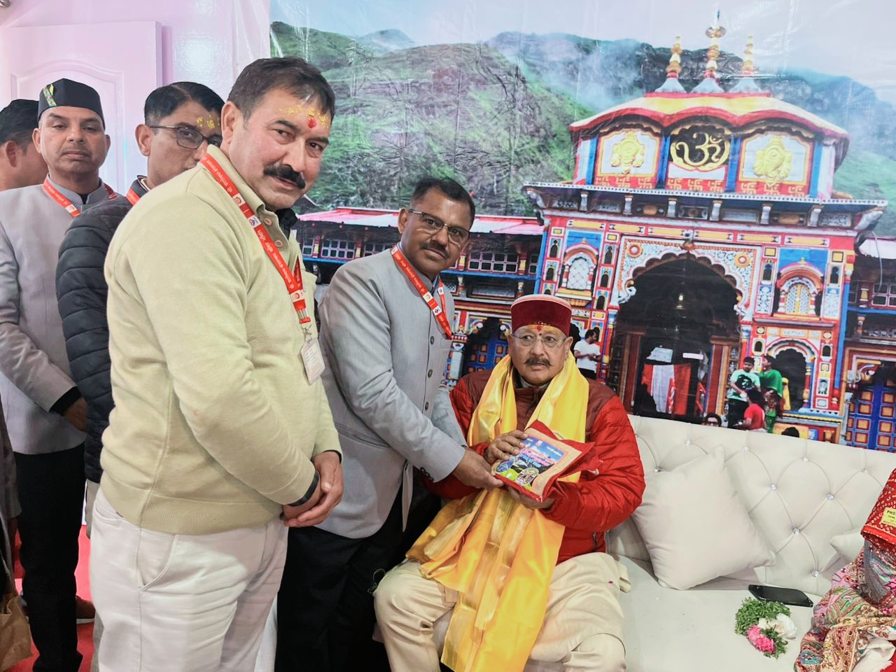 पर्यटन मंत्री सतपाल महाराज ने किए बदरीनाथ-केदारनाथ धाम के दर्शन