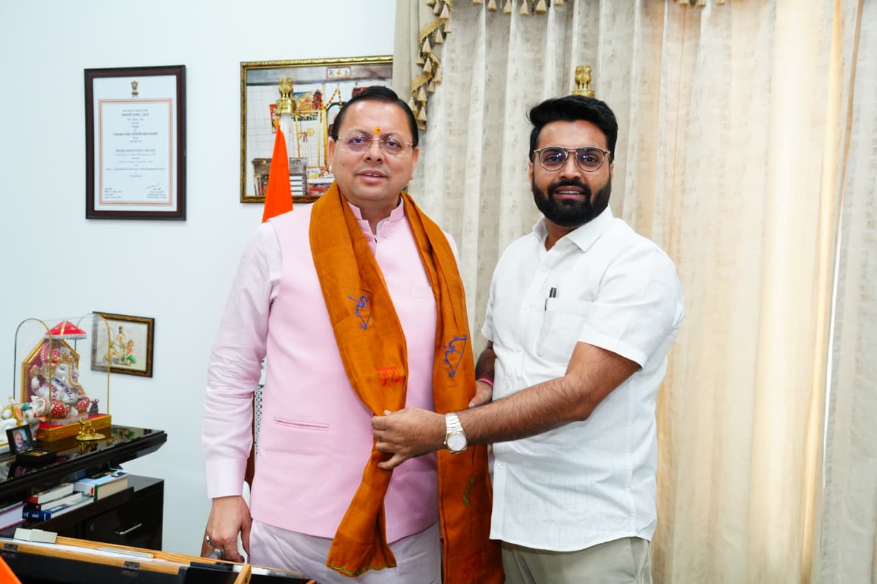 “युवाओं के सशक्तिकरण और विकसित उत्तराखण्ड के संकल्प को लेकर मुख्यमंत्री से मिले भाजपा युवा मोर्चा प्रदेश अध्यक्ष विपुल मैन्दोली”
