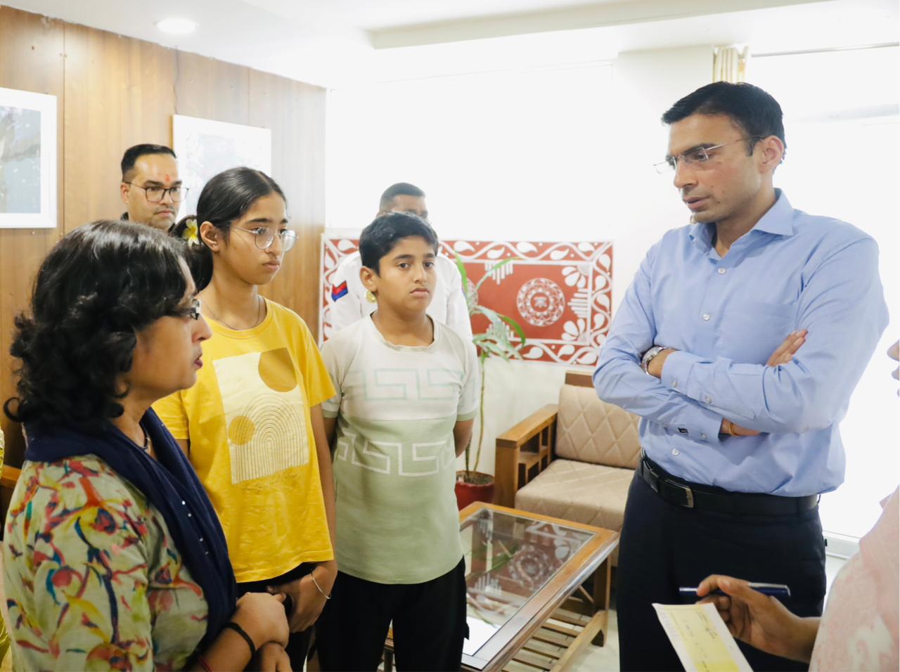 कैंसर पीड़ित विधवा सुनीता को जिला प्रशासन से बड़ी राहत, बच्चों की शिक्षा और आर्थिक सहायता मिली