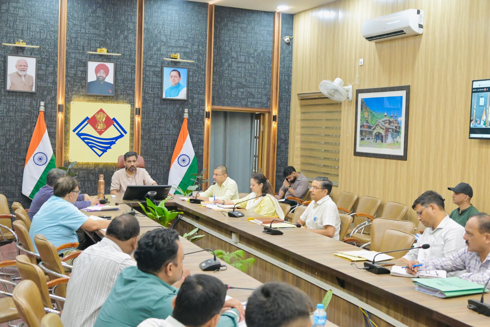 आईसीयू में एसी बंद, रजिस्टर अधूरे, वार्डों में गंदगी; डीएम ने दिए सख्त कार्रवाई के निर्देश