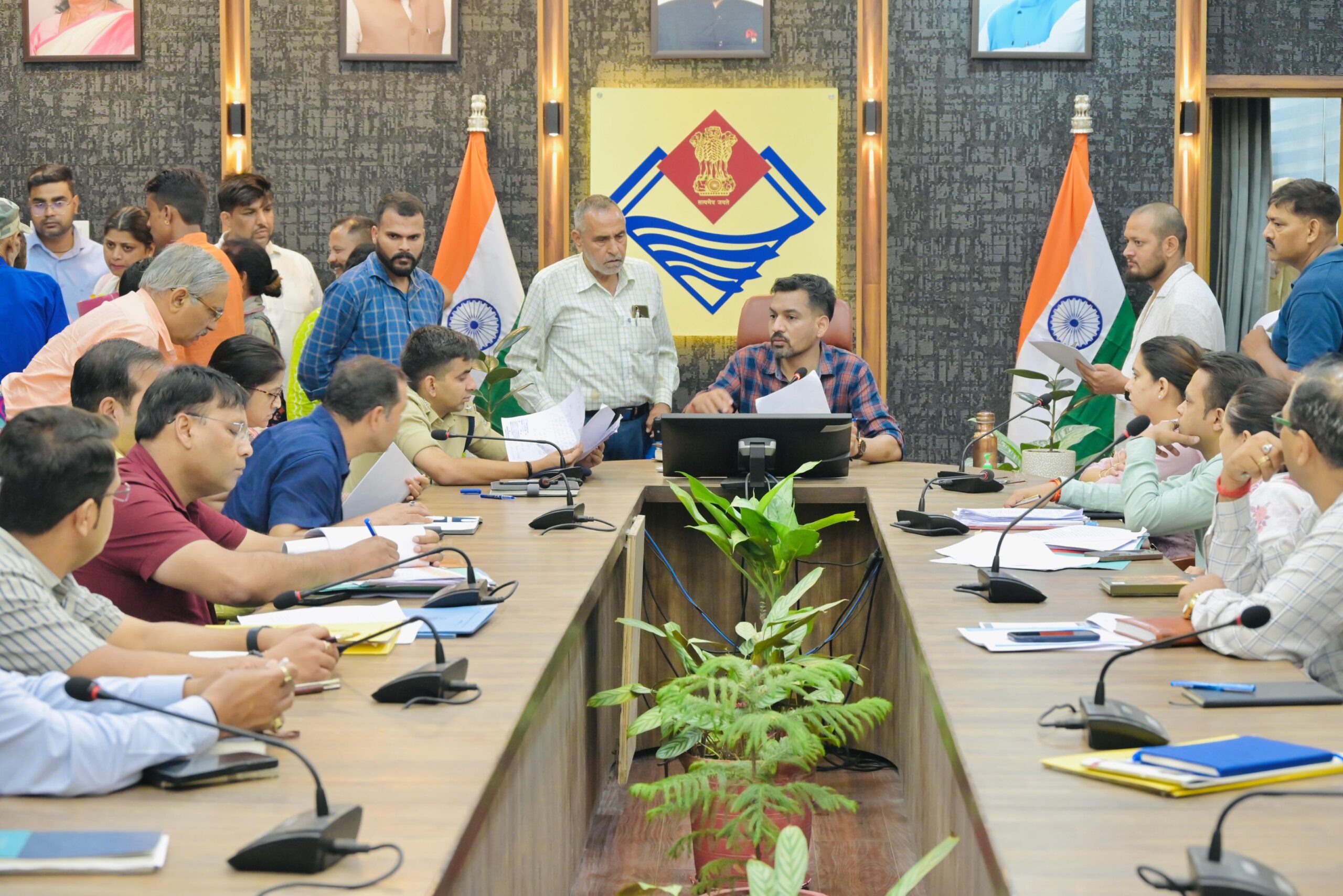 ‘समाधान दिवस’ में डीएम का एक्शन मोड, लापरवाह अधिकारियों को चेताया