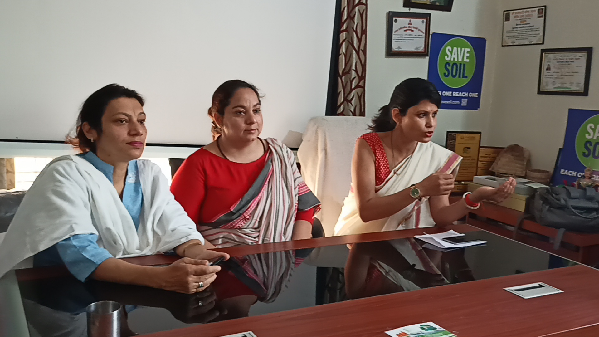 ईशा फाउंडेशन ने मिट्टी बचाने का लिया संकल्प