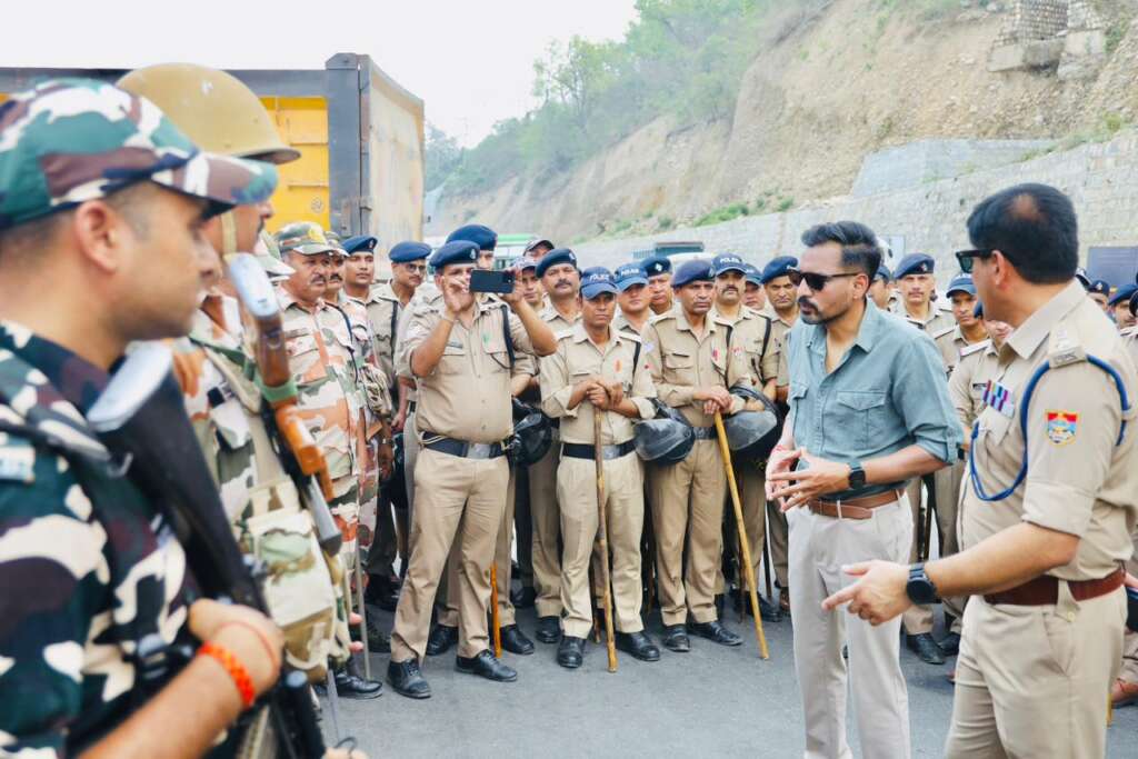 पांवटा साहिब सीमा पर हालात सामान्य, प्रशासन अलर्ट; निहंग प्रतिनिधियों से वार्ता जारी